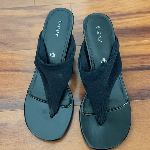 Sandals - Picture 2 of 4